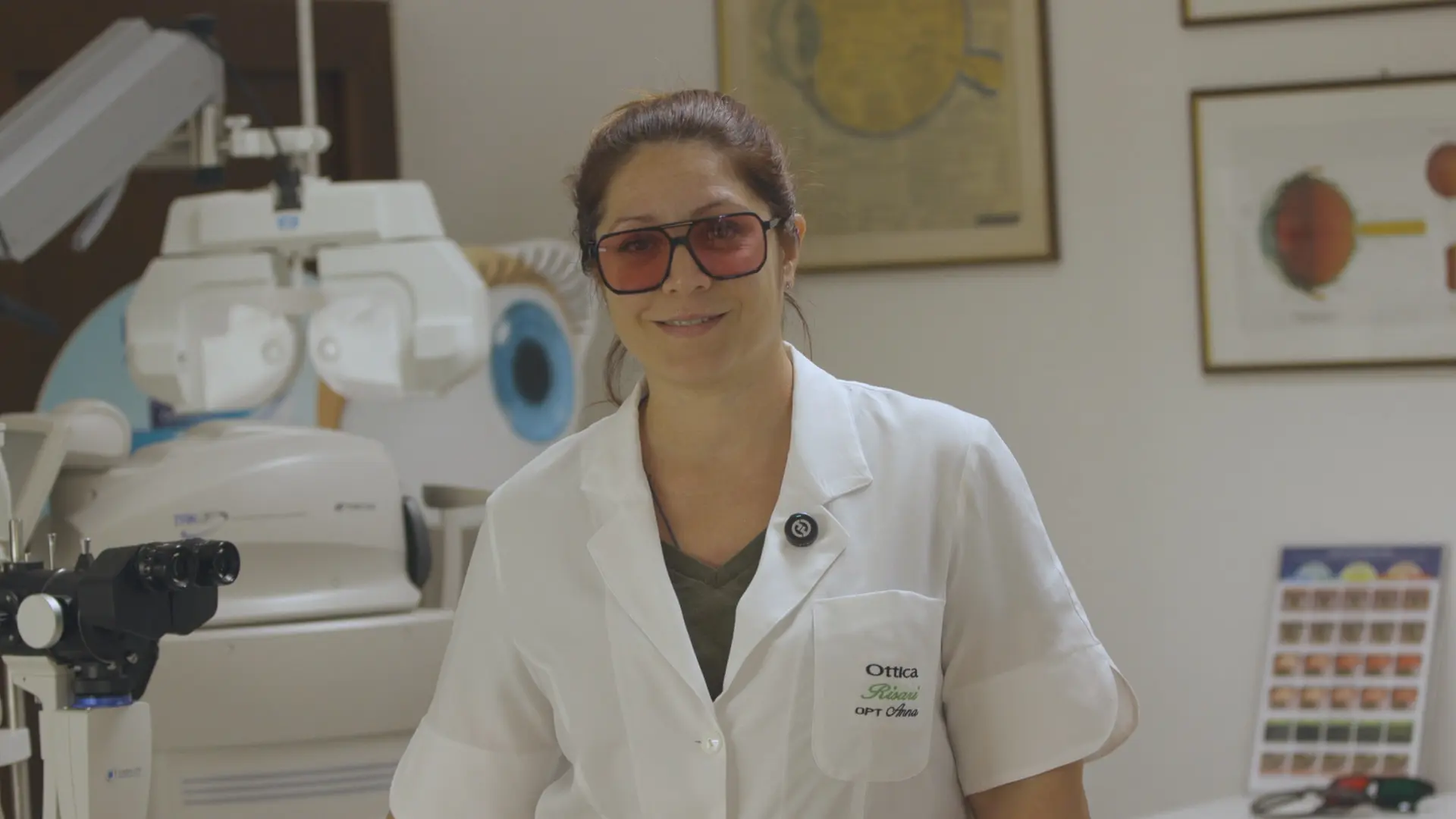 Anna Ottico Optometrista - Foto Ottica Risari Garda - Consulenza Professionale